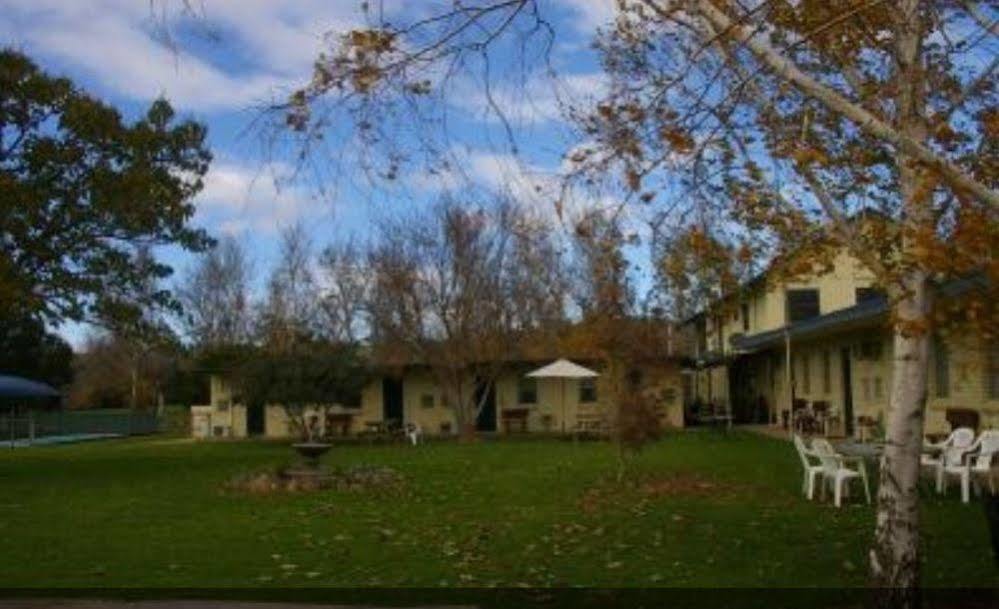 Jugiong Motor Inn Exterior photo